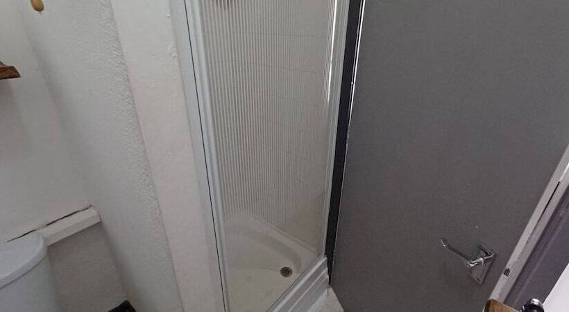 اتاق استاندارد با چشم‌انداز دریا, Vinnie S Family