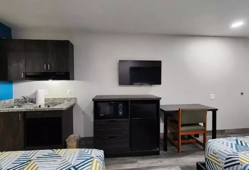 Superior Neljän Hengen Huone, Scottish Inn & Suites