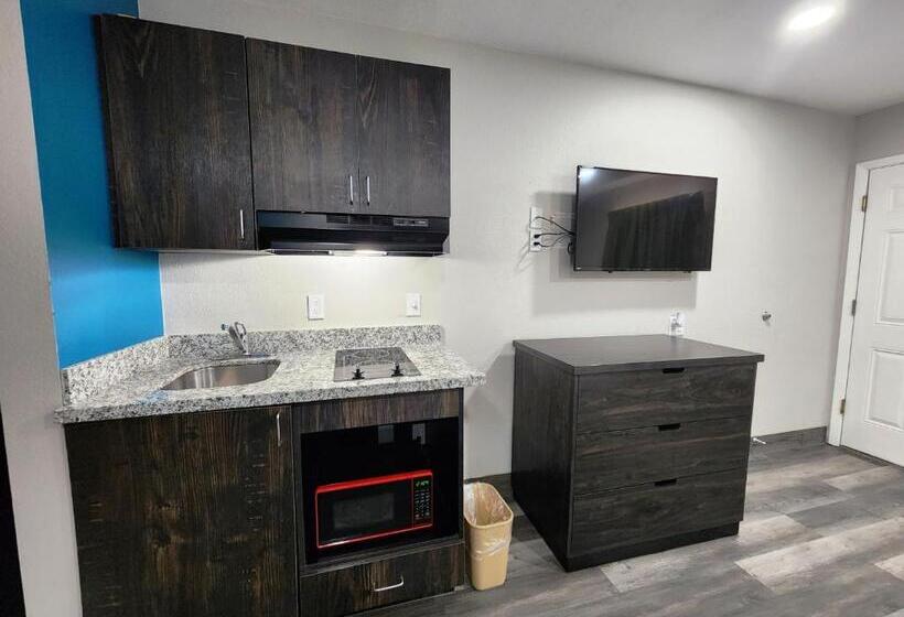 带大床的高级房间, Scottish Inn & Suites