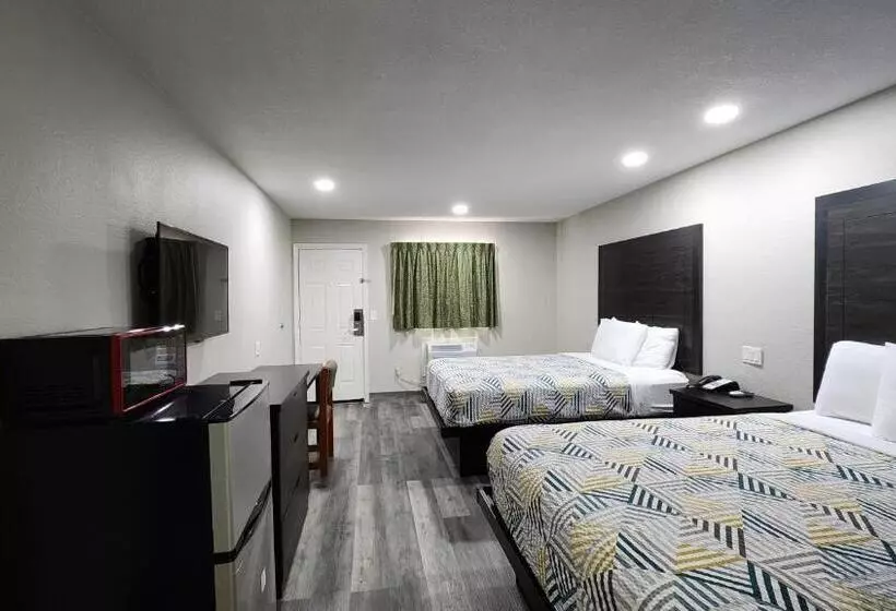 Standard Neljän Hengen Huone, Scottish Inn & Suites