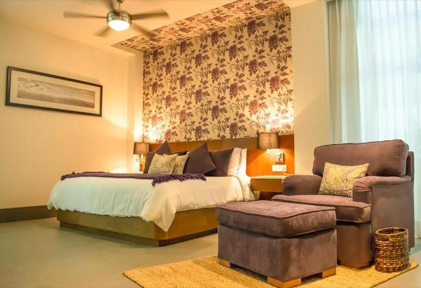 수피리어 스위트, Kovay Gardens