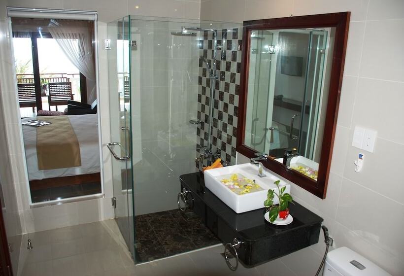 اتاق لوکس با چشمانداز استخر, Canary Beach Resort