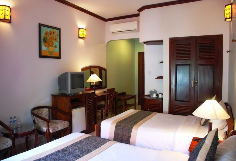 اتاق لوکس با چشمانداز استخر, Canary Beach Resort