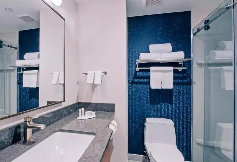 キングサイズベッドのスタンダードルーム, Fairfield Inn By Marriott New York Laguardia Airport/astoria