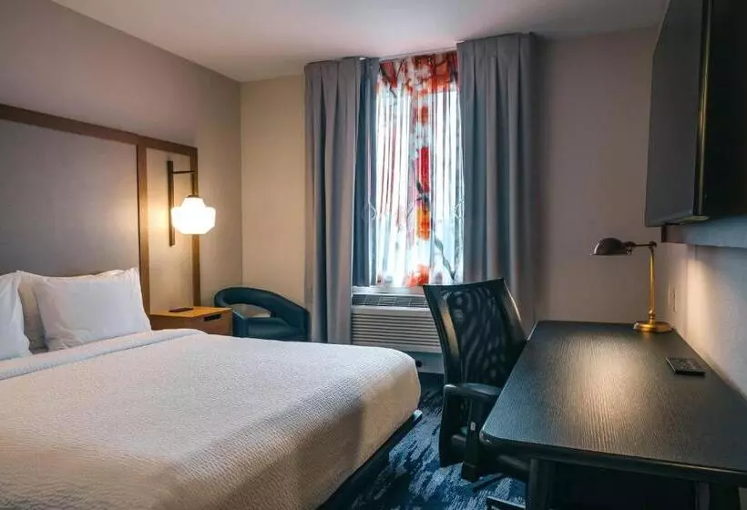 キングサイズベッドのスタンダードルーム, Fairfield Inn By Marriott New York Laguardia Airport/astoria