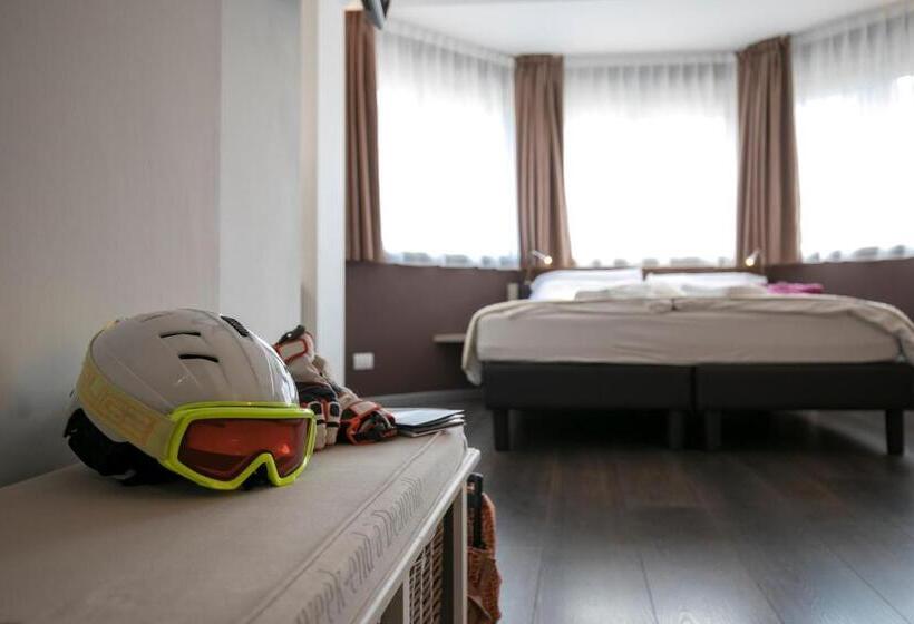 جناح جونيور, Luna Bianca Folgaria