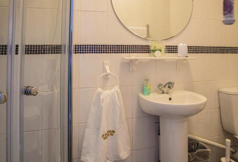 Standardrum, M And J Guest House