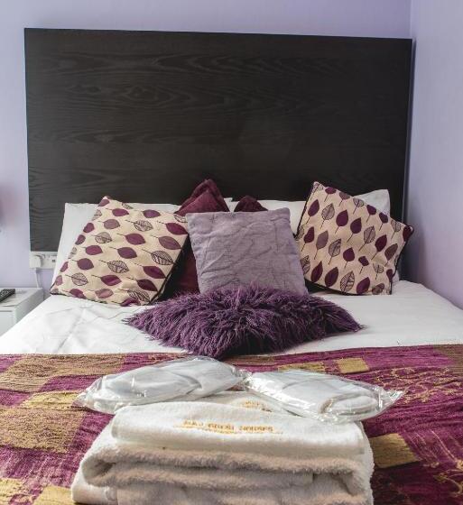 Standardrum, M And J Guest House