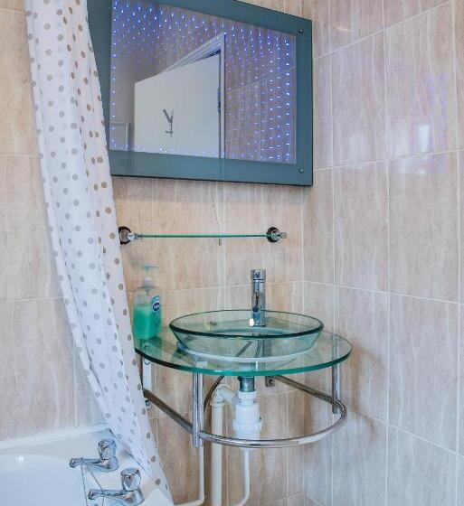 Standardrum Delat Badrum, M And J Guest House