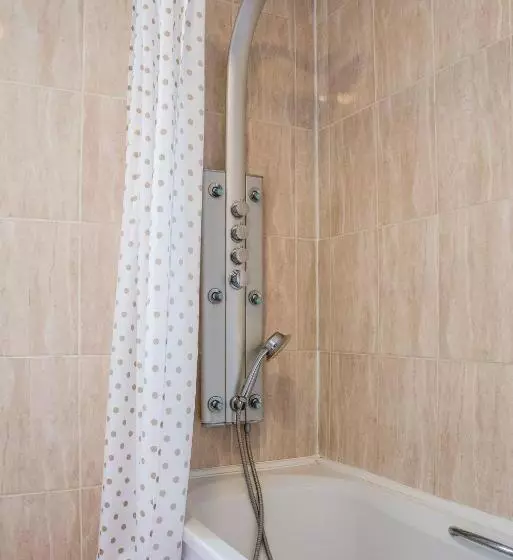 バス共有のスタンダードルーム, M And J Guest House