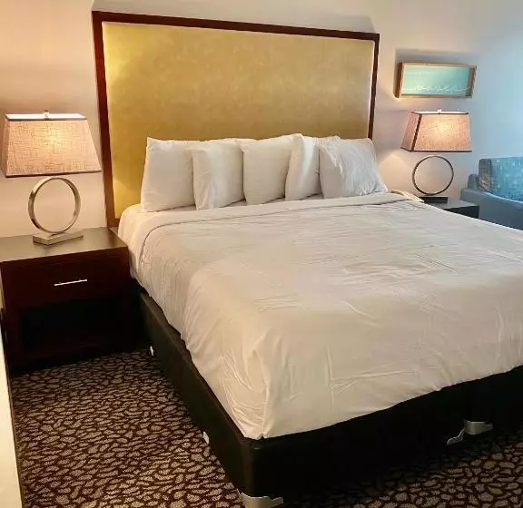 2 Bedroom Deluxe Suite