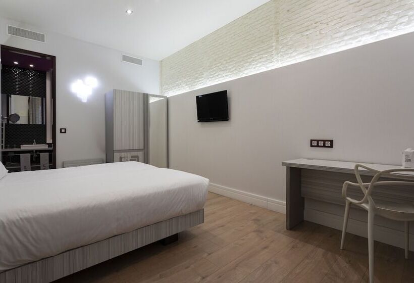 Номер Стандарт, Petit Palace Lealtad Plaza