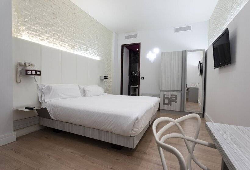 Номер Стандарт, Petit Palace Lealtad Plaza