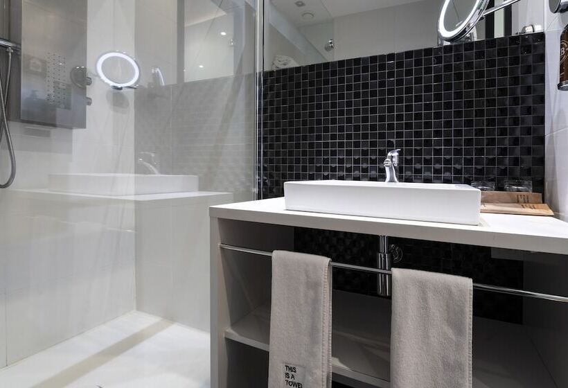 Номер Стандарт Трехместный, Petit Palace Lealtad Plaza