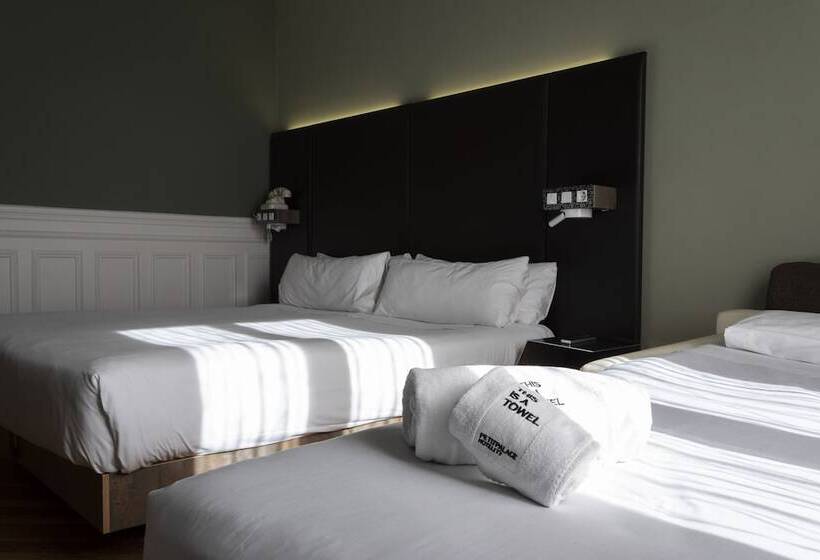 Номер Стандарт Трехместный, Petit Palace Lealtad Plaza