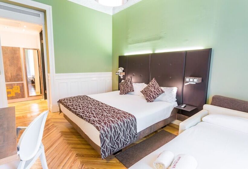 Номер Стандарт Трехместный, Petit Palace Lealtad Plaza