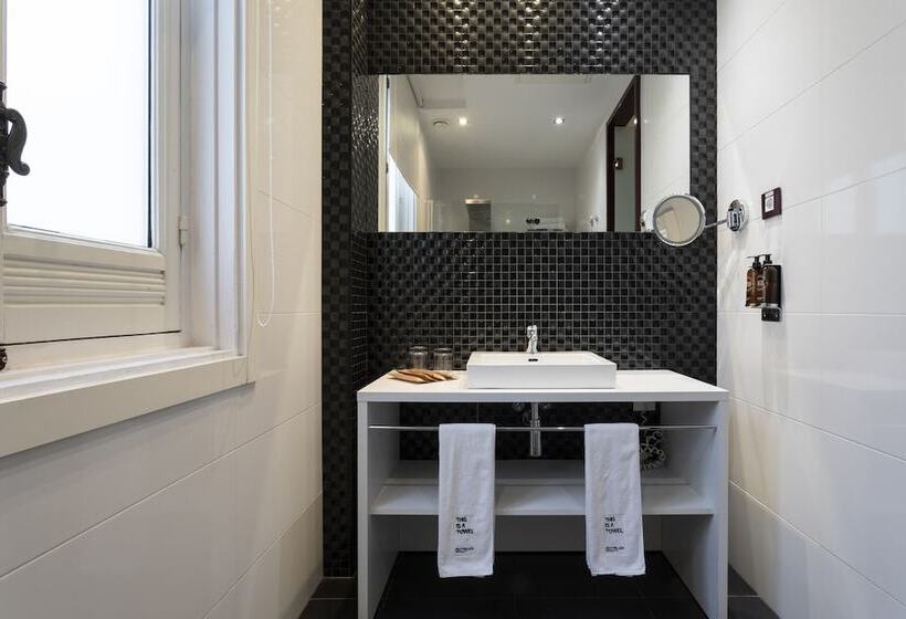 Семейный Номер, Petit Palace Lealtad Plaza