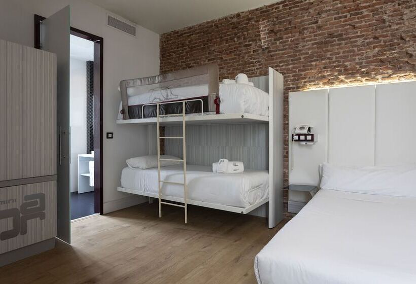 Семейный Номер, Petit Palace Lealtad Plaza