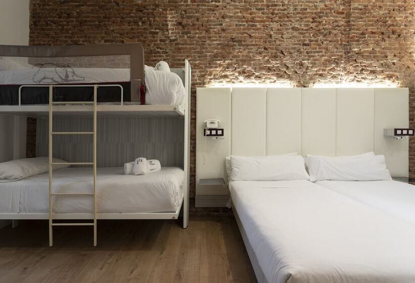 Семейный Номер, Petit Palace Lealtad Plaza