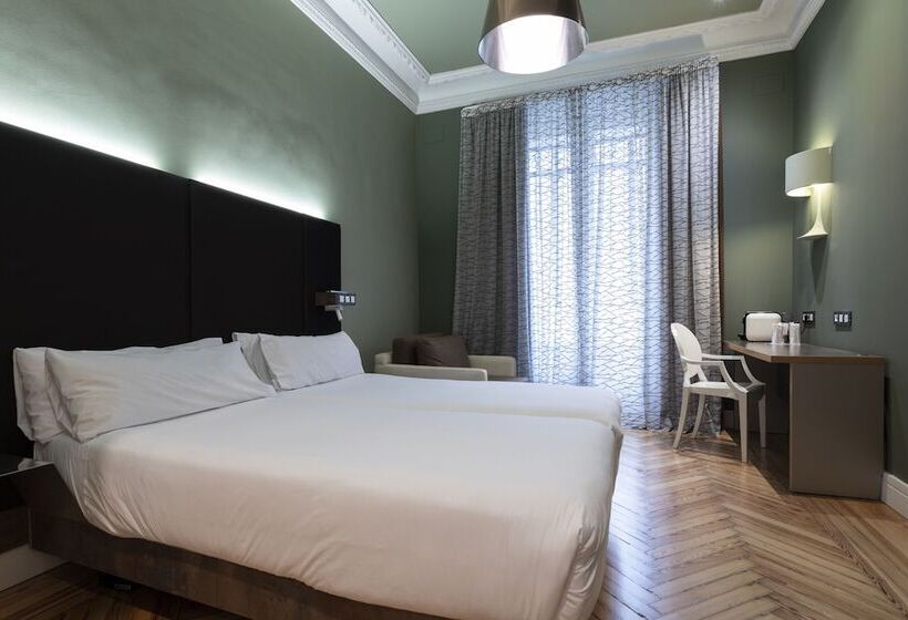 Номер Стандарт Вид на Город, Petit Palace Lealtad Plaza