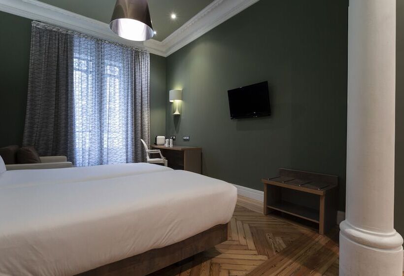 Номер Стандарт Вид на Город, Petit Palace Lealtad Plaza
