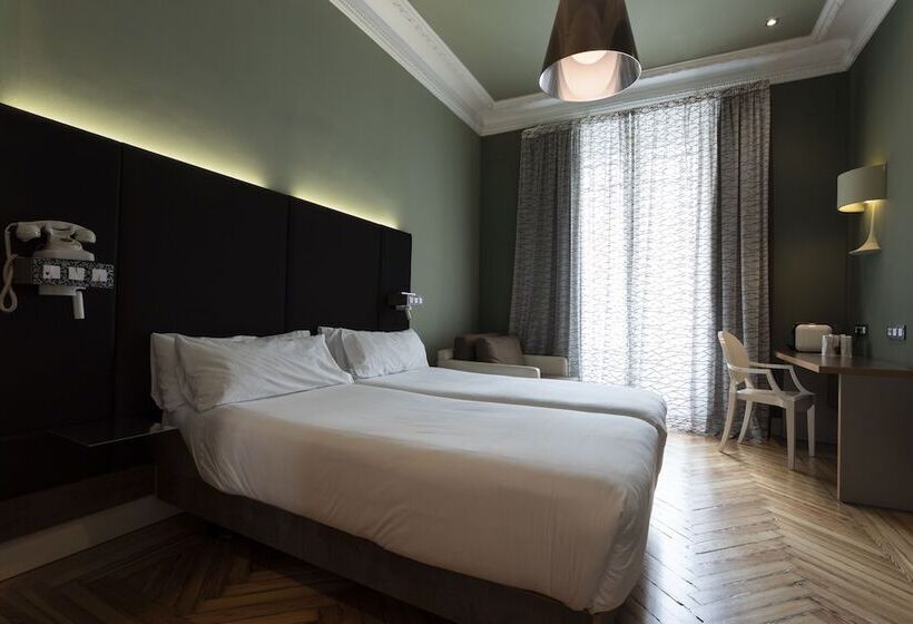 Номер Стандарт Вид на Город, Petit Palace Lealtad Plaza