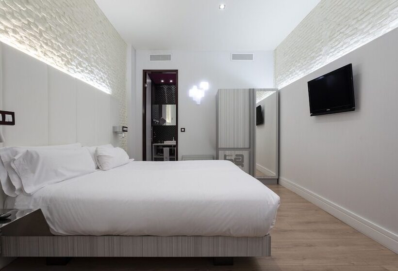 Номер Стандарт, Petit Palace Lealtad Plaza