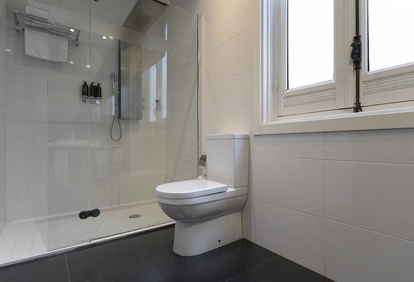 Семейный Номер, Petit Palace Lealtad Plaza