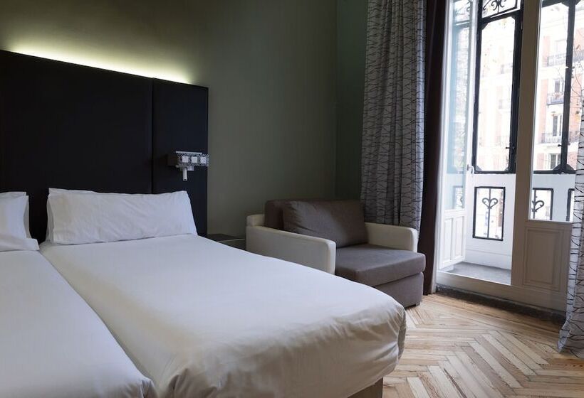 Номер Стандарт Вид на Город, Petit Palace Lealtad Plaza
