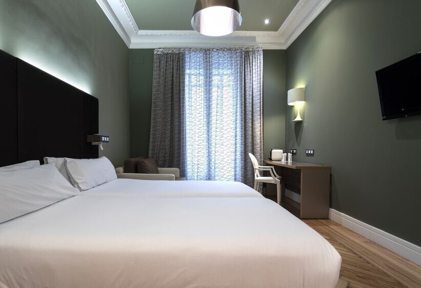 Номер Стандарт Вид на Город, Petit Palace Lealtad Plaza