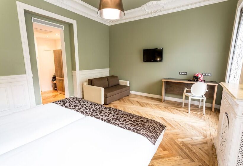 Номер Стандарт Вид на Город, Petit Palace Lealtad Plaza