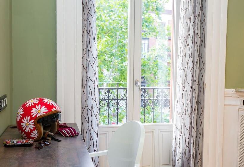 Номер Стандарт Вид на Город, Petit Palace Lealtad Plaza