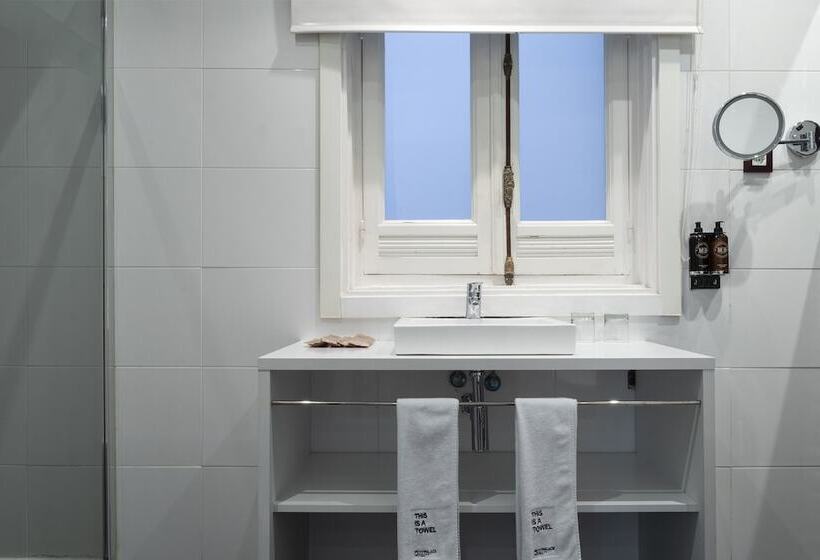 Номер Стандарт, Petit Palace Lealtad Plaza