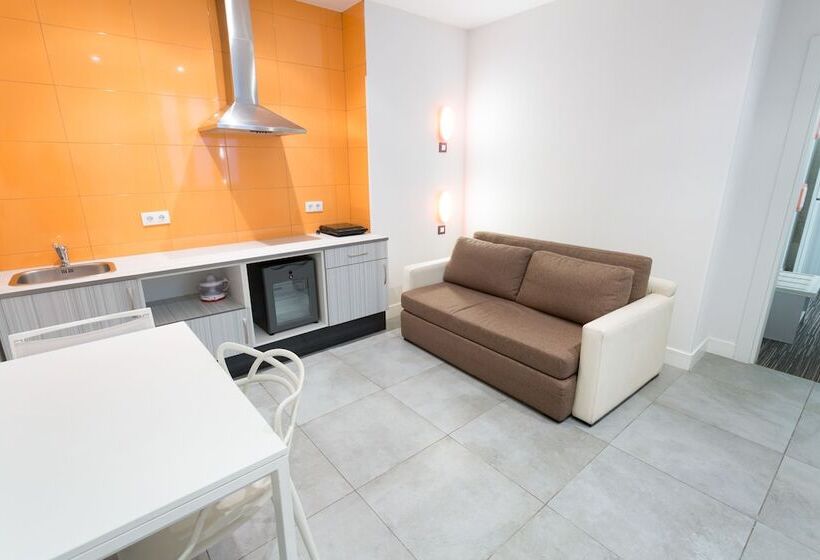 Номер Стандарт, Petit Palace Lealtad Plaza