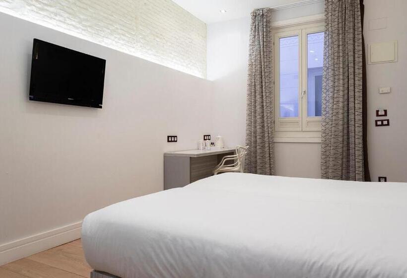 Номер Стандарт, Petit Palace Lealtad Plaza