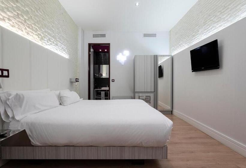 Номер Стандарт, Petit Palace Lealtad Plaza