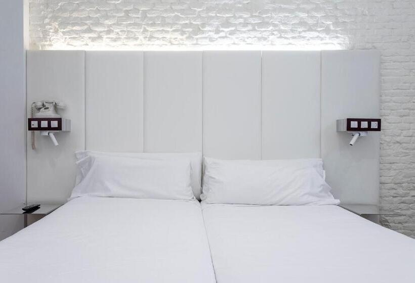 Номер Стандарт, Petit Palace Lealtad Plaza