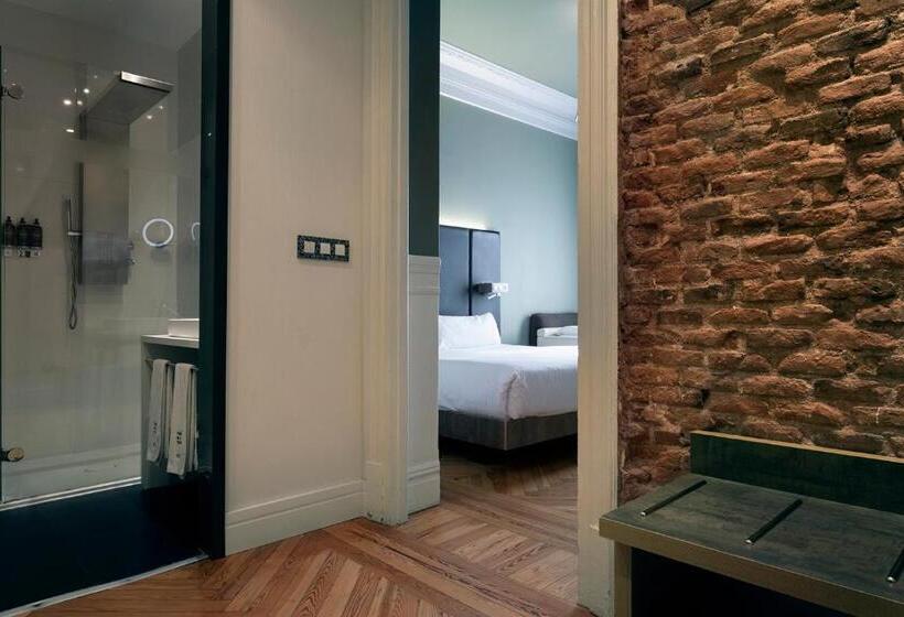 Номер Стандарт Трехместный, Petit Palace Lealtad Plaza