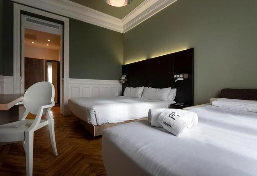 Номер Стандарт Трехместный, Petit Palace Lealtad Plaza