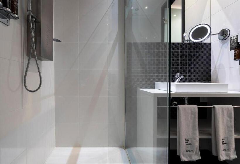 Номер Стандарт Трехместный, Petit Palace Lealtad Plaza