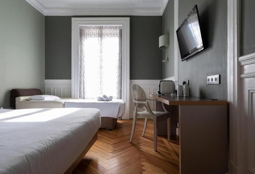 Номер Стандарт Трехместный, Petit Palace Lealtad Plaza