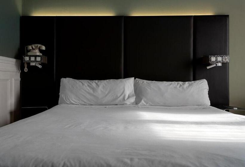 Номер Стандарт Трехместный, Petit Palace Lealtad Plaza