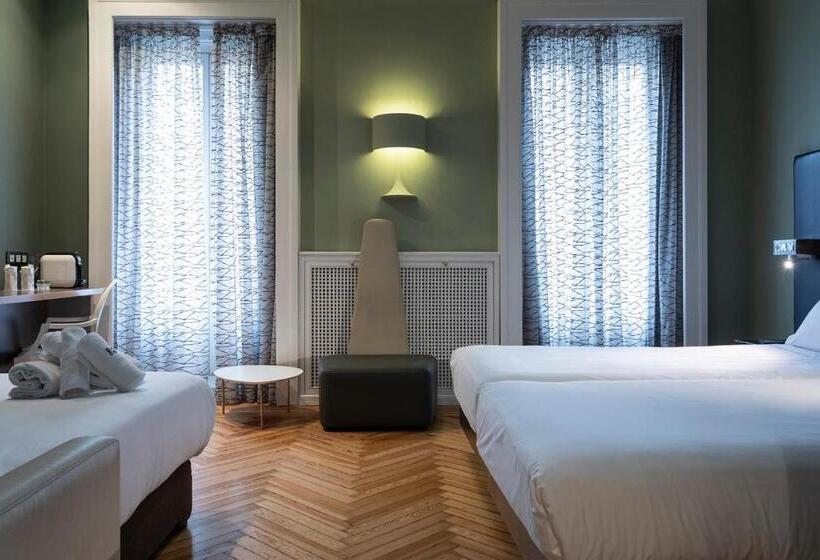 Семейный Номер, Petit Palace Lealtad Plaza