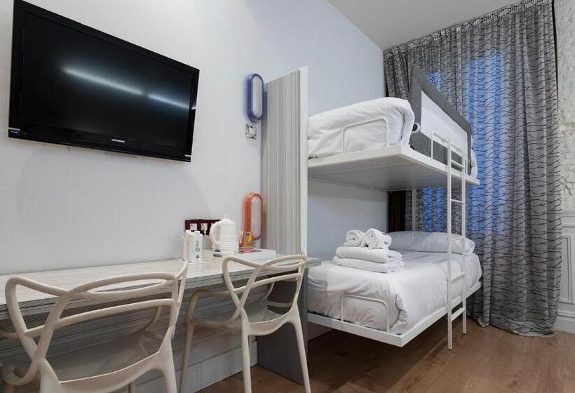 Семейный Номер, Petit Palace Lealtad Plaza