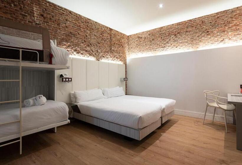 Семейный Номер, Petit Palace Lealtad Plaza
