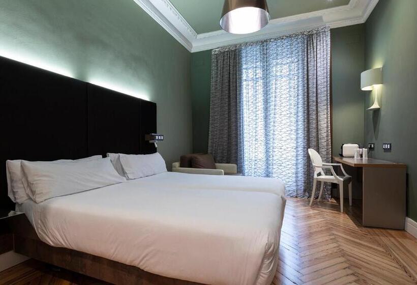 Номер Стандарт Вид на Город, Petit Palace Lealtad Plaza