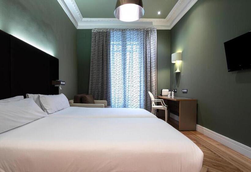 Номер Стандарт Вид на Город, Petit Palace Lealtad Plaza