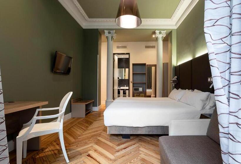 Номер Стандарт Вид на Город, Petit Palace Lealtad Plaza