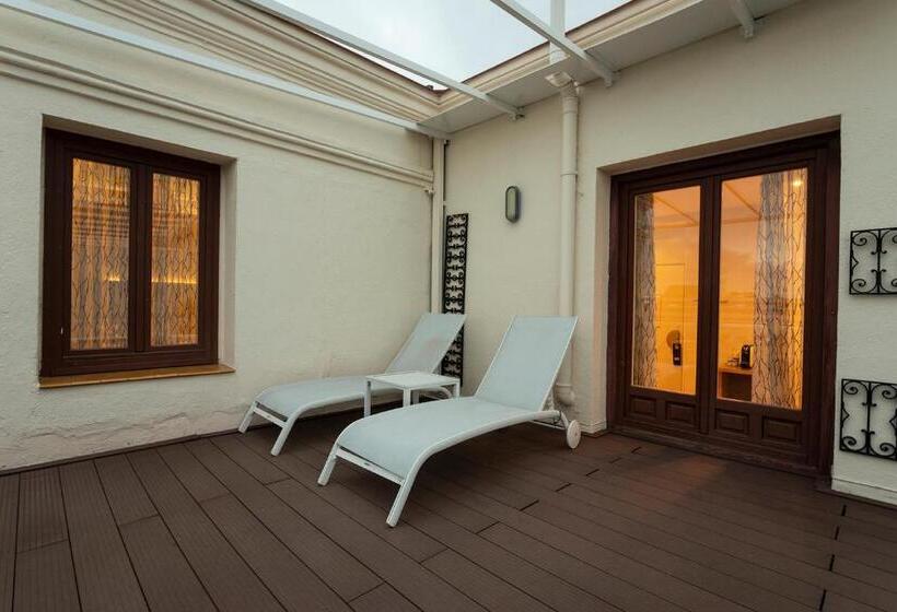 Пятиместный Стандартный Номер, Petit Palace Lealtad Plaza