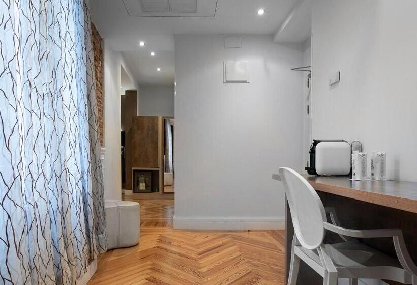 Пятиместный Стандартный Номер, Petit Palace Lealtad Plaza